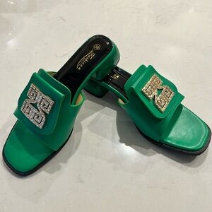 Emerald Green slides 💚